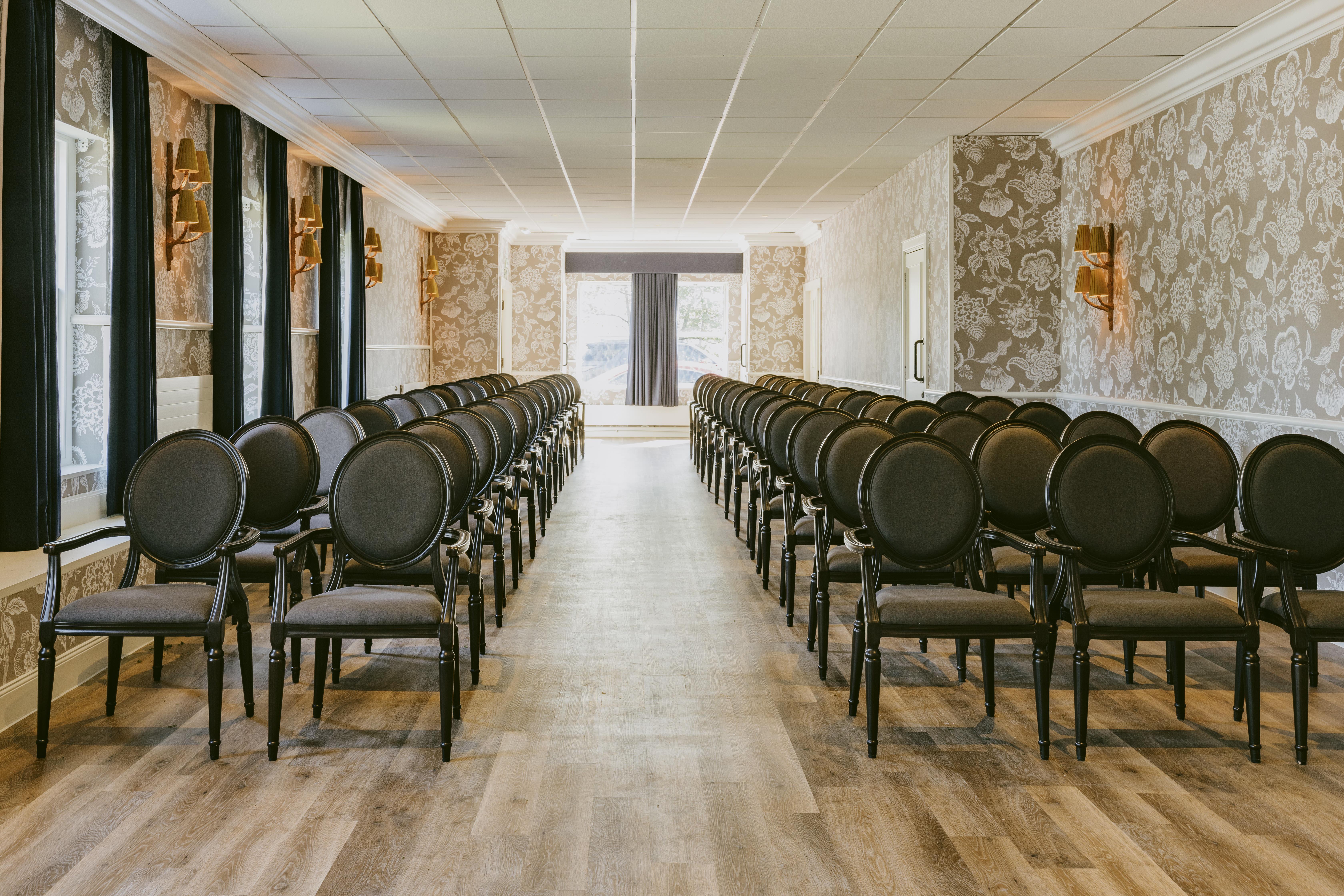Отель Marine Трун Экстерьер фото The interior of the main conference room