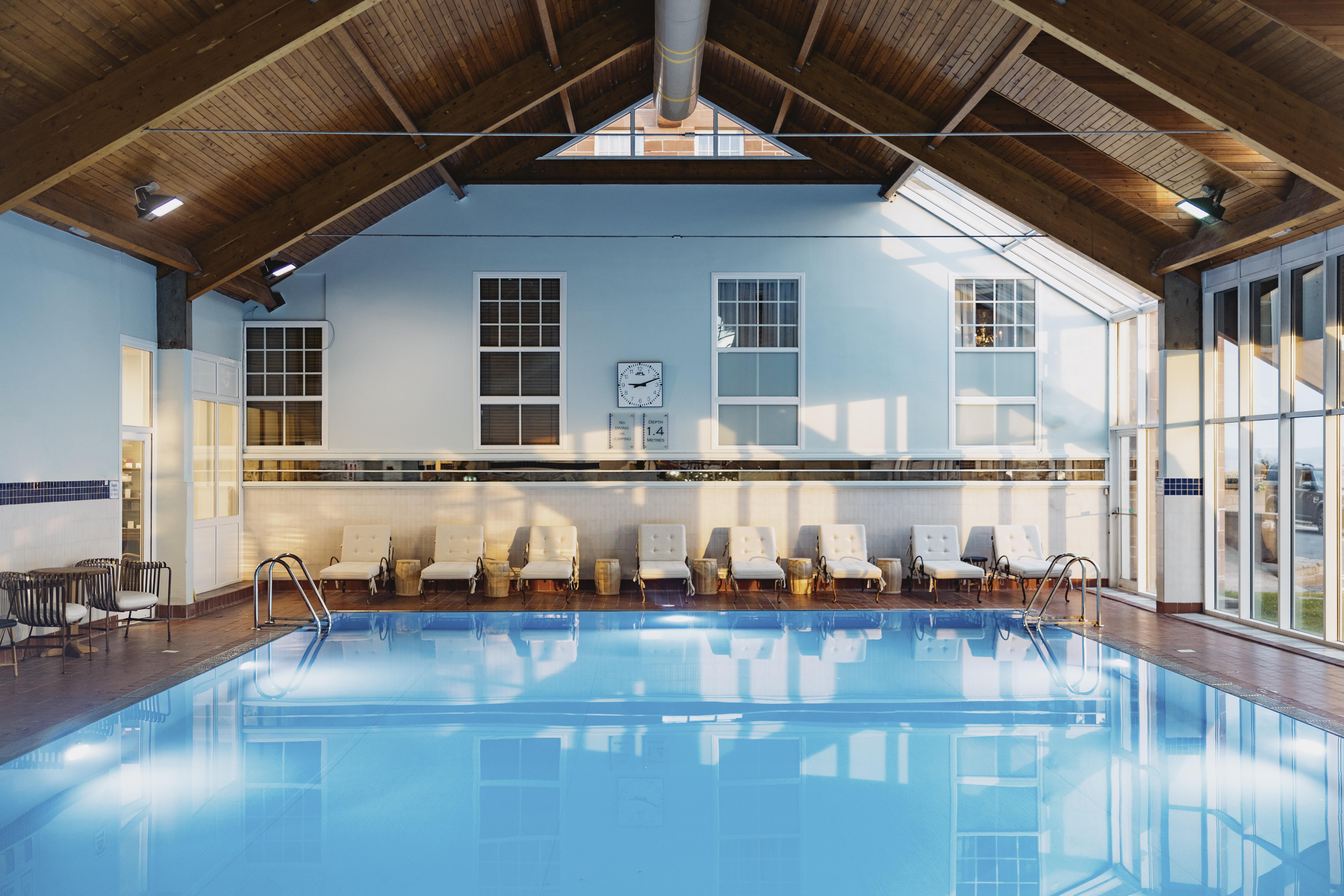 Отель Marine Трун Экстерьер фото The swimming pool at the hotel