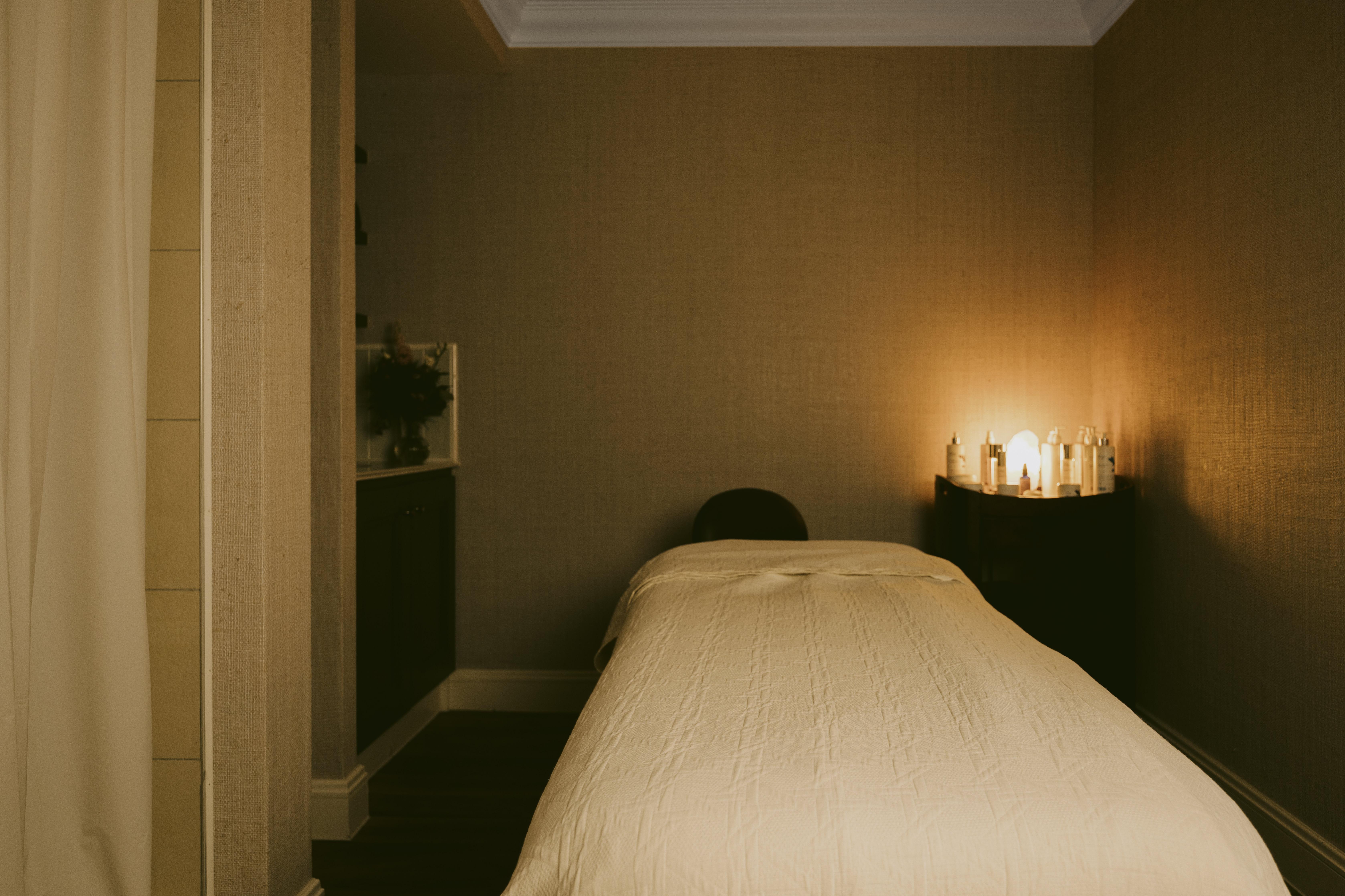 Отель Marine Трун Экстерьер фото A massage table