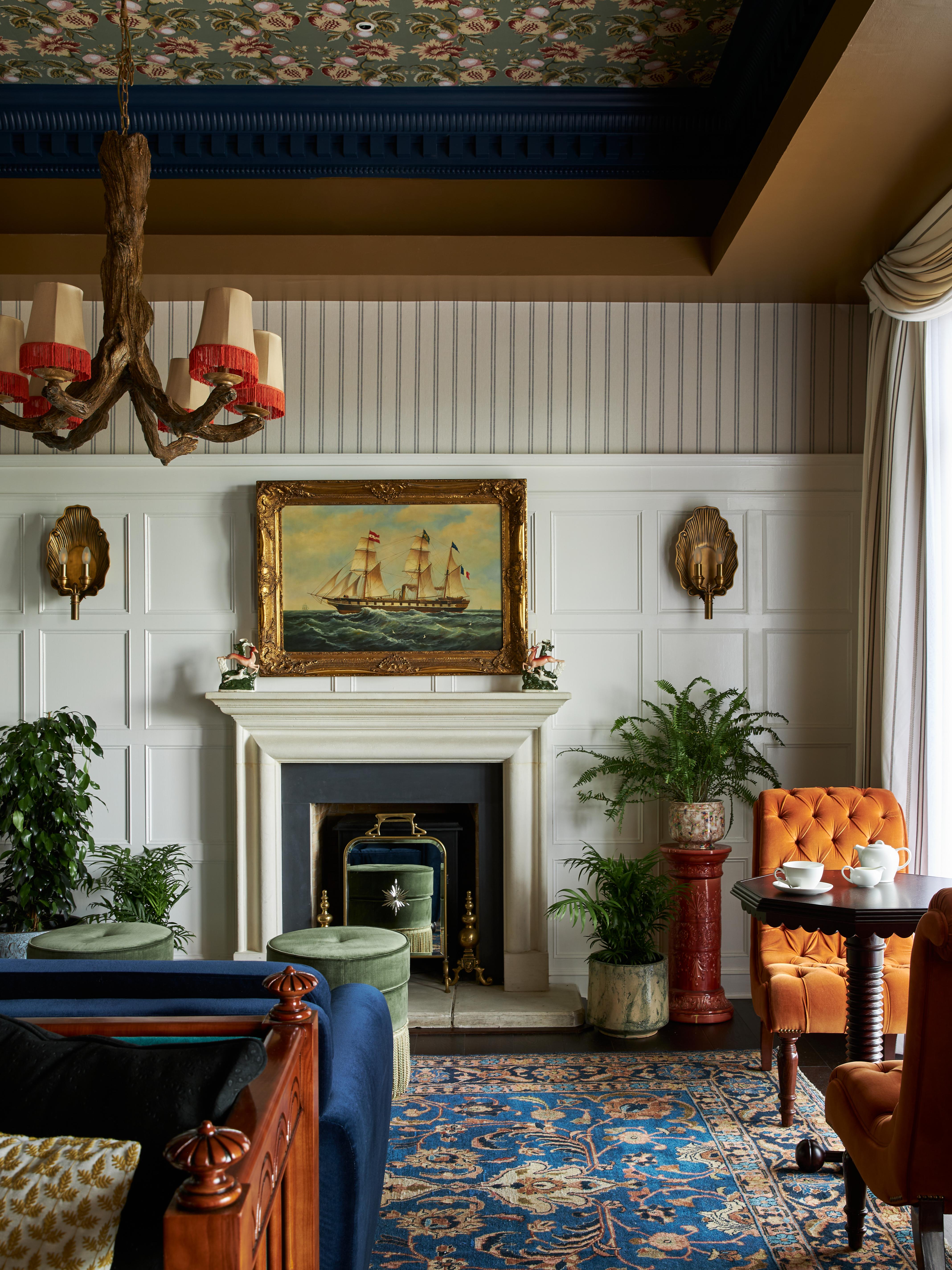 Отель Marine Трун Экстерьер фото A wainscot in a living room