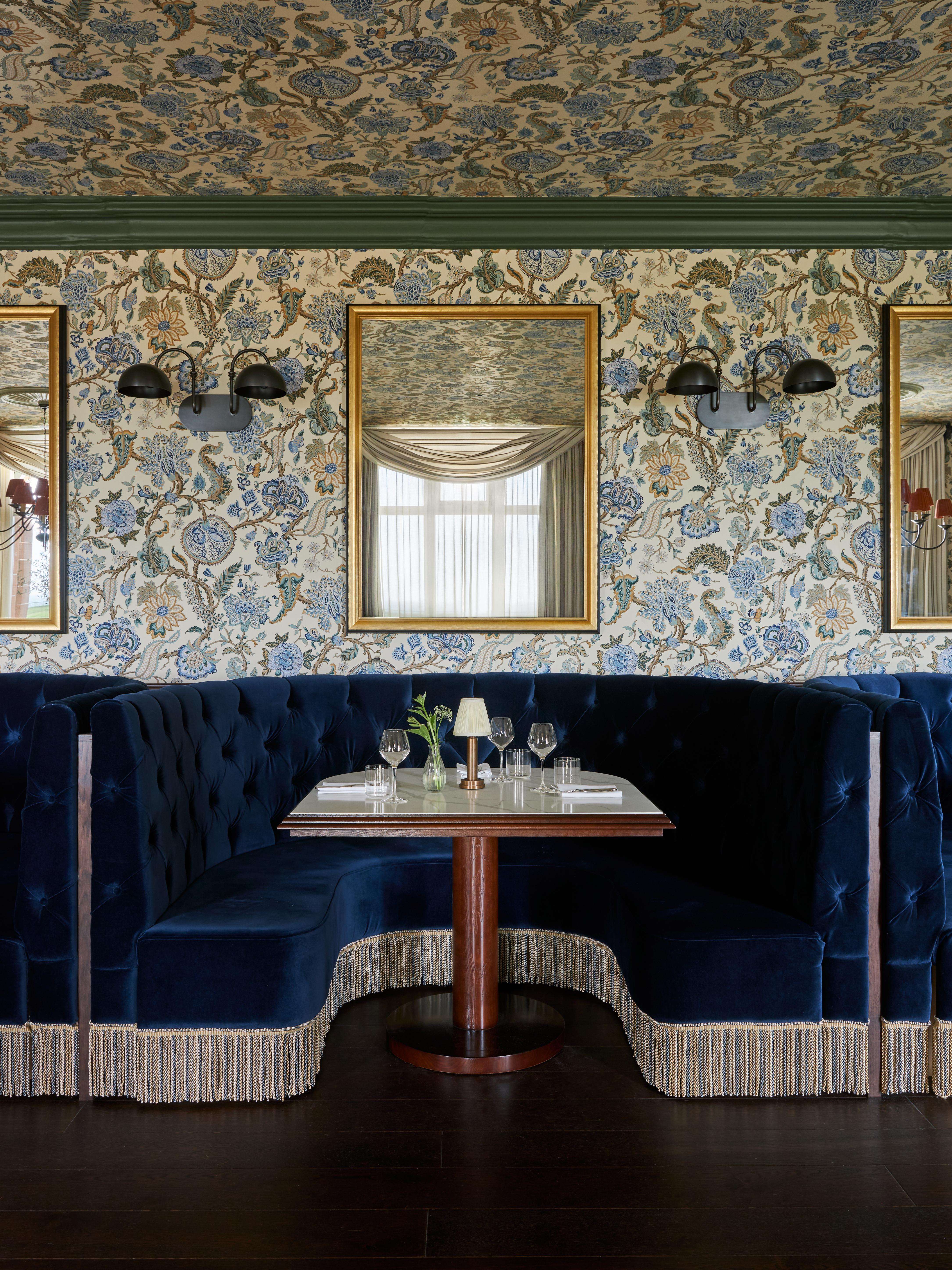 Отель Marine Трун Экстерьер фото The interior of the restaurant