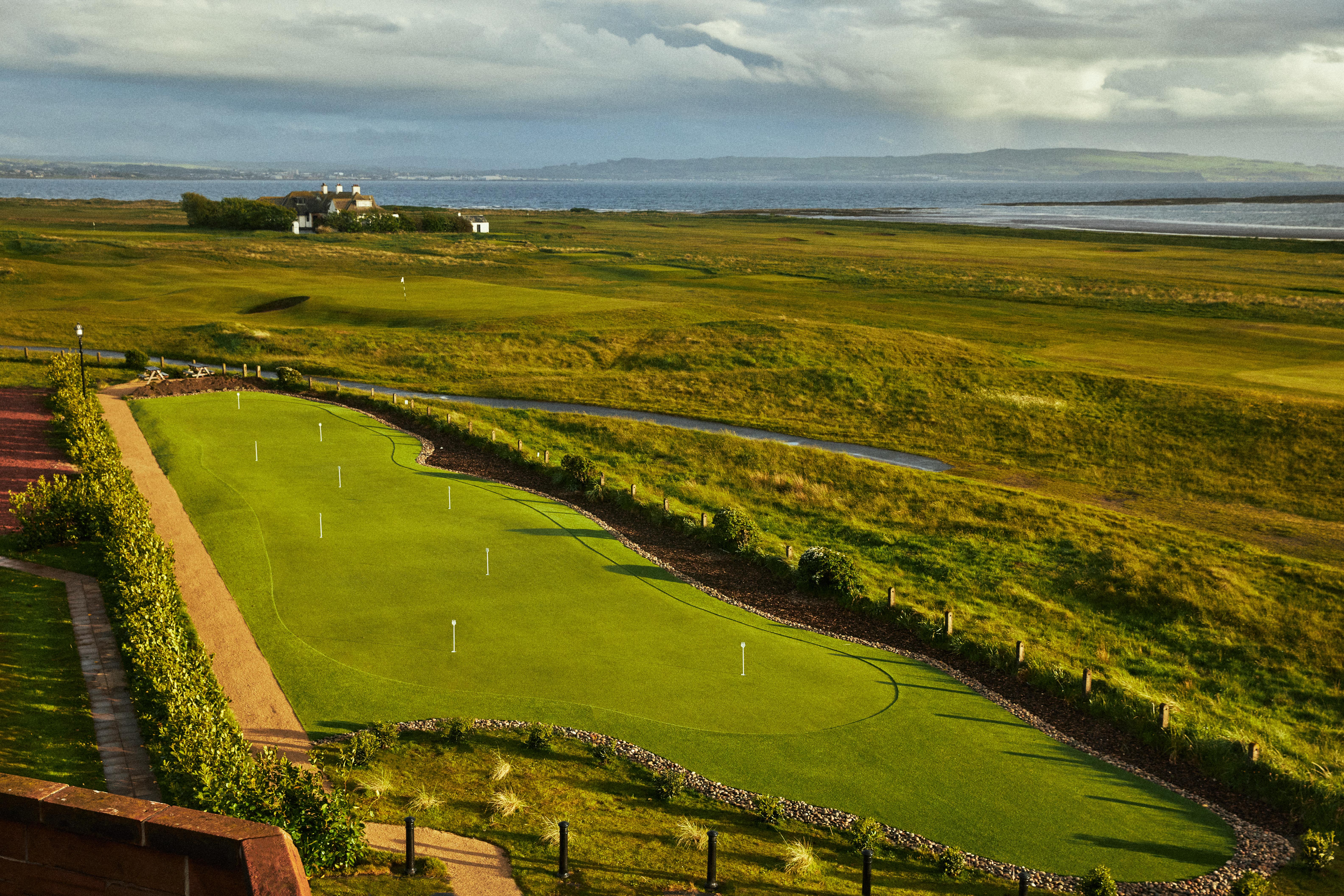 Отель Marine Трун Экстерьер фото The 18th hole at the Old Head